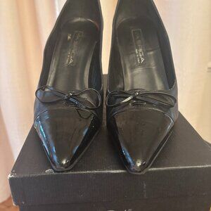 Via Spiga Black Patent heels with bow detail